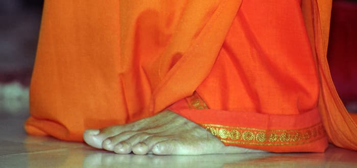 Worldly love sacrifices the soul for the joys of the mind and body. Divine love offers the body and mind at the altar of the soul....