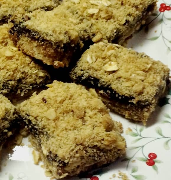 A delicious crumbly topping and a spicy mincemeat filling combine for a taste sensation.