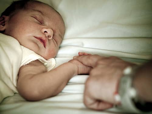 Plan your travel, when traveling alone with baby, during their nap time