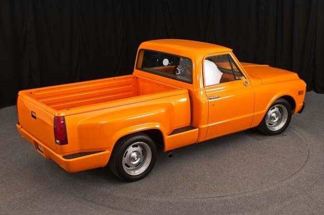 You can see that the newer style bed really doesn't take away from the older style of the truck, it still looks really good.