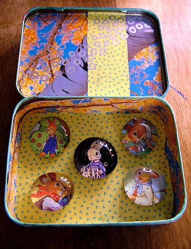 http://www.flickr.com/photos/sarabbit/2123374820/in/set-72157604709997440/ - no longer active