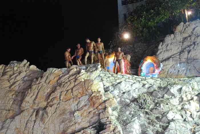 Divers at the top of the cliff La Quebrada in Acapulco, Mexico