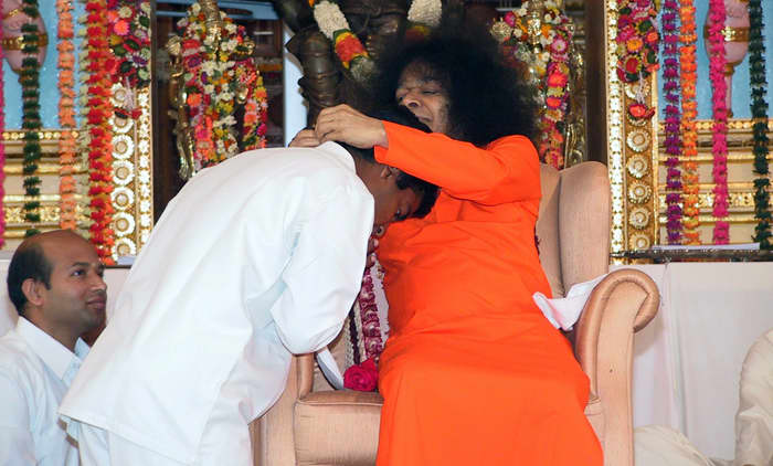The memorable occasion - 14th January 2005 - when Swami had materialized a gold chain with His pendant for me.