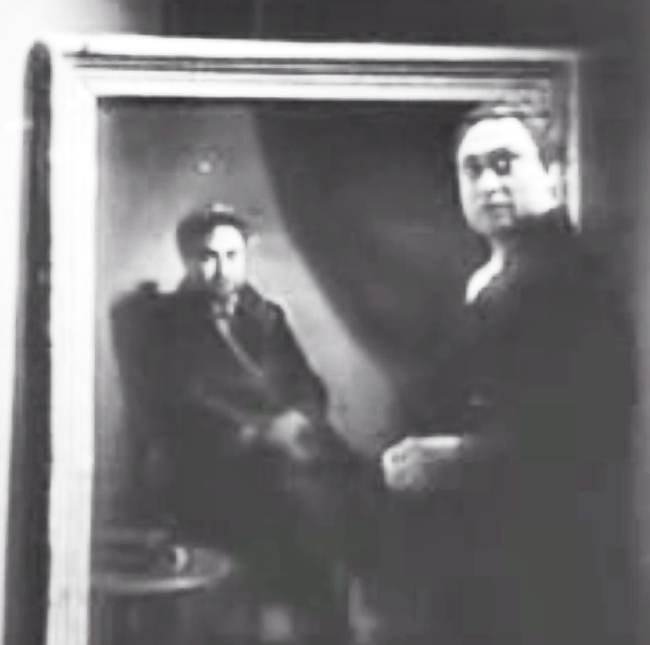 Ashok Kumar in Ayega Ayega Ayega .... : One of the best ever picturisations of musical suspense in Bollywood's history.