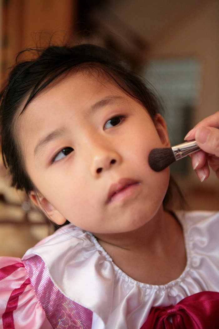 parties are a great fun way of making little ones feel like princesses with a little makeup applied by you.