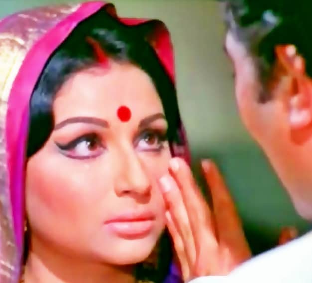 Sharmila Tagore & Rajesh Khanna in Kuchh to log kahenge ...: A great number enacted by one of the all time greatest on-screen pairs of Bollywood