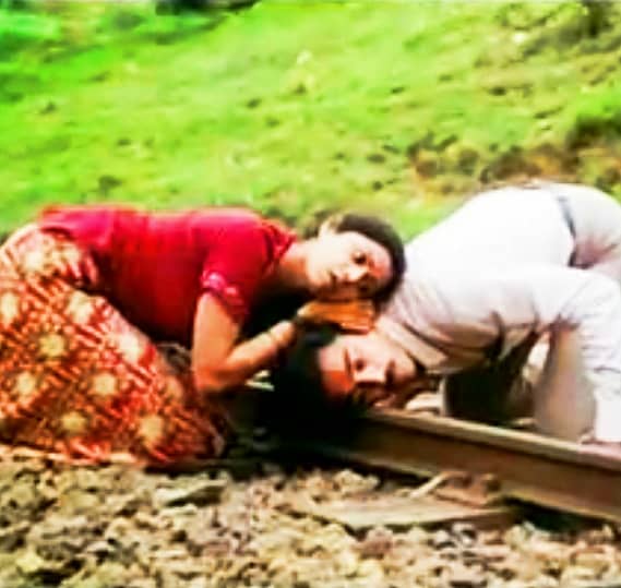 Sridevi & Kamal Hassan in Aye zindagi gale laga le...: Two extremely versatile actors enact fiction in one of the most adorable pieces of acting