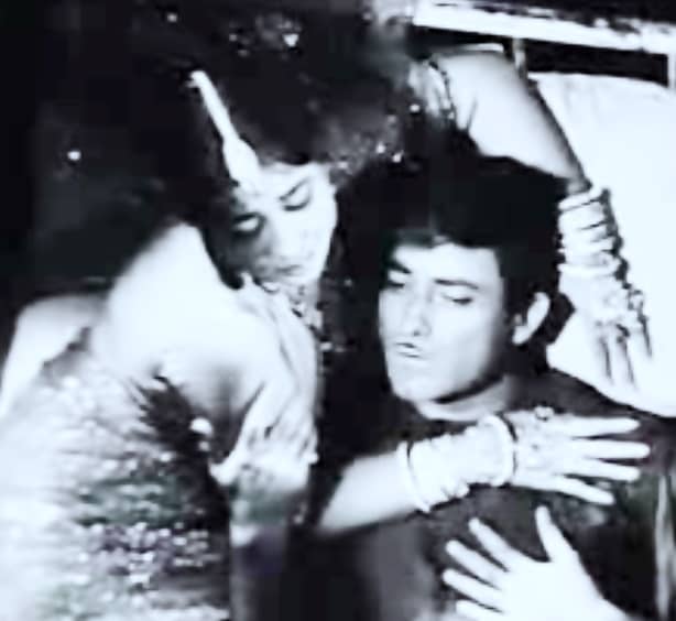 Meena Kumari & Rajkumar in Ruk ja raat thahar ja re chanda...: A great number enacted with a finesse that matches the great song