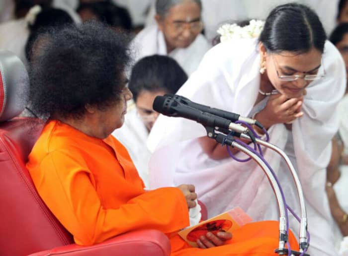 Swami blessing Archana during a programme at the Sri Sathya Sai General Hospital, Puttaparthi, where she worked as a dentist.