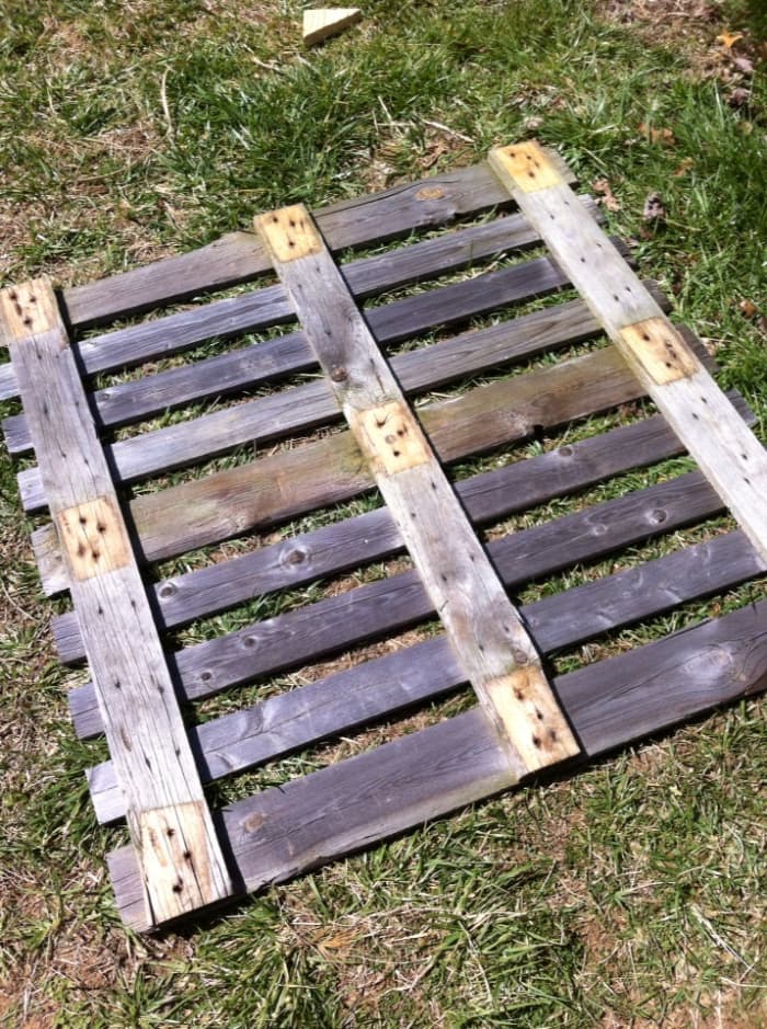 Those of you who are familiar with my projects may recognize this pallet, I have finally settled on the perfect project for it.