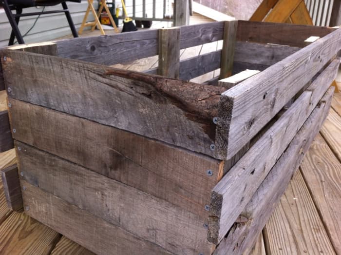 I used an imperfection in the wood to enhance the chests natural appeal. The pallet is also nicely aged with a silvery sheen.