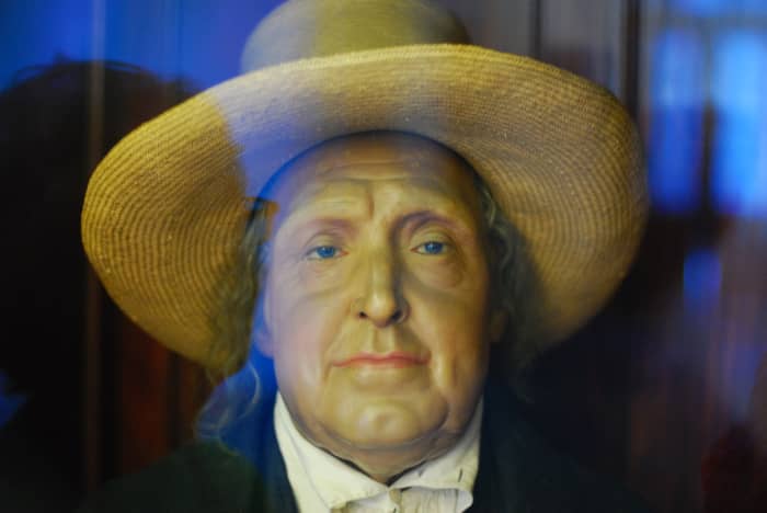 london.tab.co.uk His face was decomposed too badly to be put on show so they used his head but built it up with wax on top.