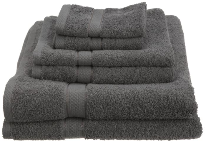 Another affordable option is this 4 piece set from Pinzon. It's one of the more popular towel sets on the market in 2018.