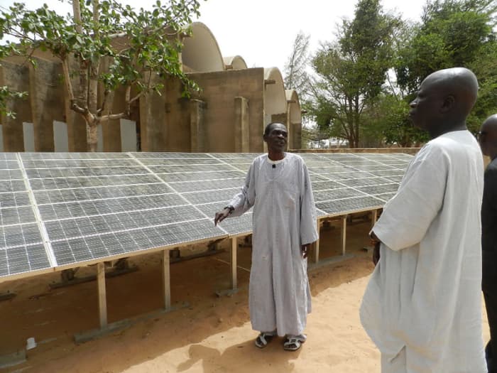 Solar energy at work in Africa. Photo by Fratelli dell'Uomo Onlus, Elena Pisano, courtesy Wikimedia Commons.