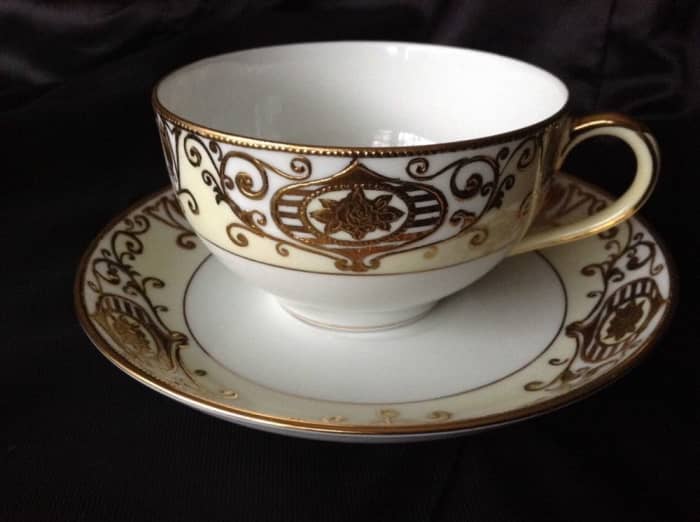 This is a beautiful #175 "Christmas Ball" cup and saucer by Noritake. As you can see the condition is excellent, with no cracks, chips, scratches, crazing, or cut marks.