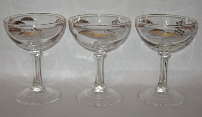 Homer Laughlin Lifetime "PRAIRIE GOLD" Stemware Water Goblets made by Homer Laughlin with 24k gold accents in the PRAIRIE GOLD design.