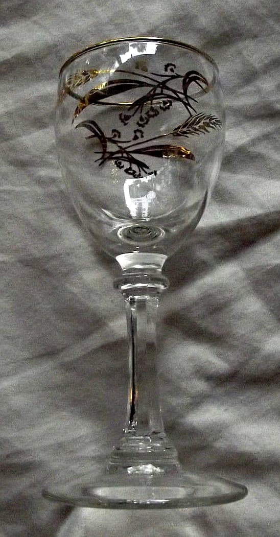 The wine goblets 5-7.8" tall in the Prairie Wheat Lifetime gold Golden accent crystal glasses stemware made by Homer Laughlin