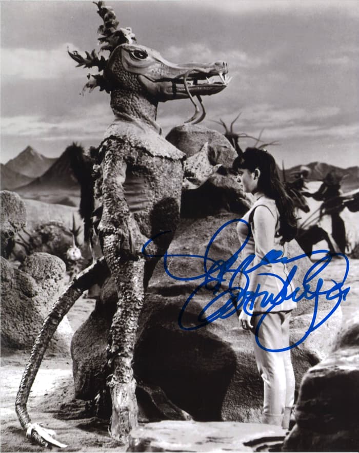 Angela Cartwright, Penny Robinson becomes friends with a female dragon in "The Questing Beast" ... Did you know that Penny's full name in the show was Penelope Roberta Robinson