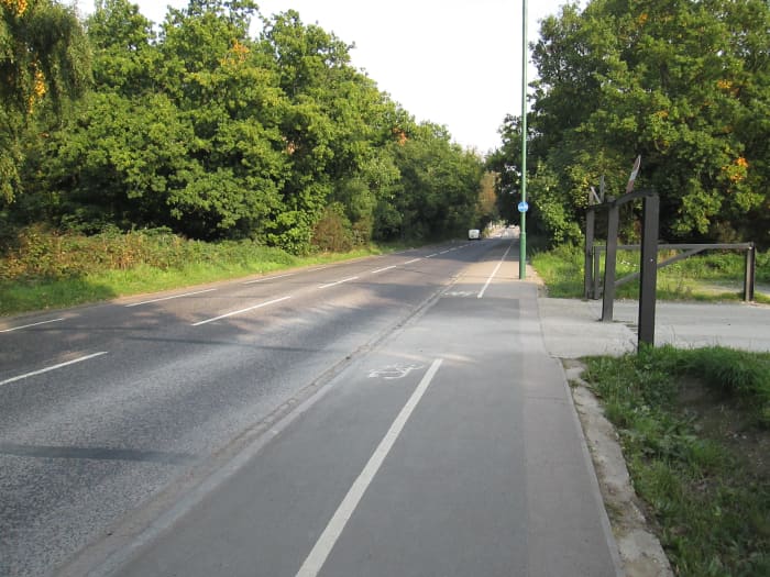 Snaresbr0ok Road across the north of the area links Hollybush Hill at Eagle Pond (near Snarebrook Crown Court) with Woodford New Road/Lea Bridge Road on the north-western edge