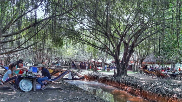 Just sit back under shady trees and order what you want for lunch. Everything will be served in a wink!