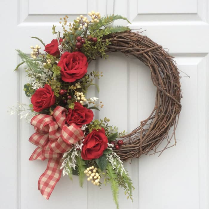 Make a Simple Valentine's Wreath in 4 Easy Steps: Quick and Easy Diy ...