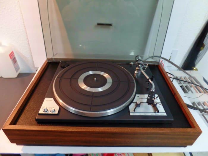 The Curtis Mathes Turntable CM-29 was a New Beginning for the Company. She was made from made in Japan components and based on a completely new design.