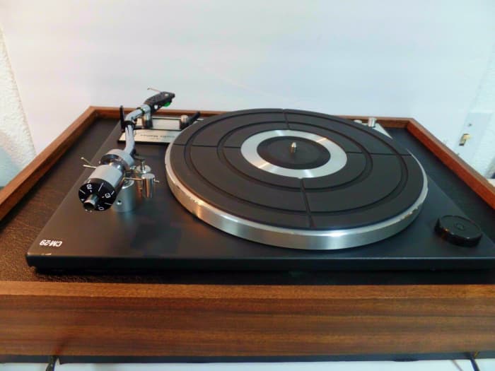 The well designed rubber mat on the CM-29 platter has been impregnated with long lasting and safe for the LP's anti-static compounds to prevent any static electricity from building up.