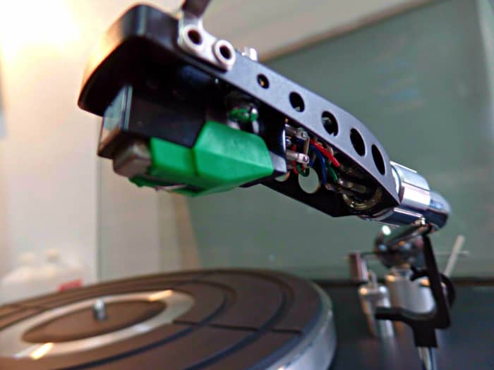 The CM-29 diamond stylus tip is the only part of the cartridge that makes direct contact with the LP record. As the remarkable designed stylus traces the movements of the record grooves, it creates countless vibrates that the cantilever receives.