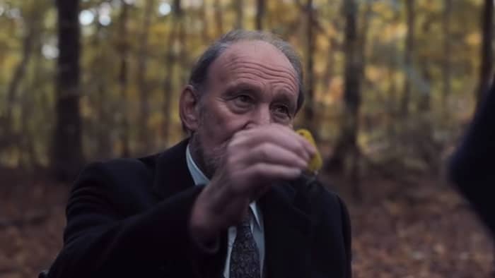 Bernd Doppler hands over a set of keys to Claudia Tiedemann in 'Dark' (2017), a Netflix Original Series.