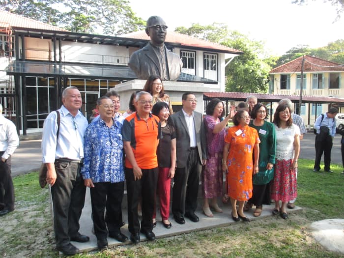 Unveiling of Dr Wu's bust erected by the Dr. Wu Lien-Teh Society, in front of the Penang Institute, Penang, Malaysia. Picture shows the Chief Minister of Penang, family members and relatives of Dr Wu and other dignitaries.
