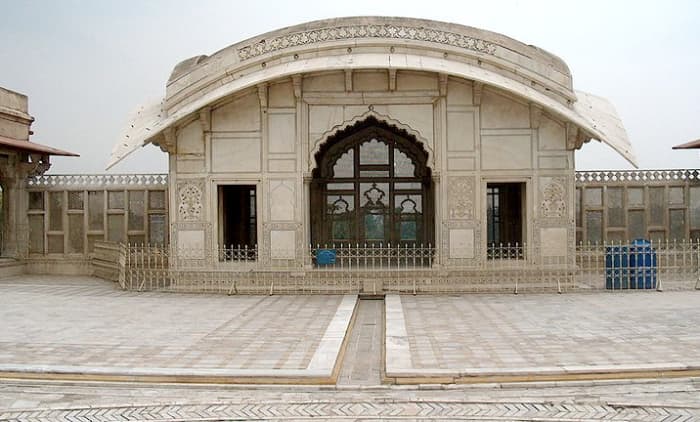 This unusual marble monument was used by mughal ruler Shah Jahan as a summer house, and later became a source of inspiration for Rudyard Kipling during his stay in Lahore.