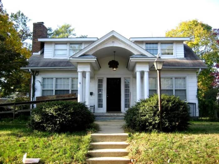 uglywomensguide.com "Sears Crescent with its expanded attic! The dormers were probably added in later years, after the home was built."