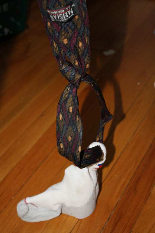 Mouse weight is now in the sock. Sock is knotted around tie. Tie is knotted in loop that will fit over my forehead.