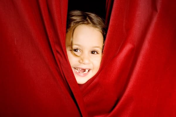 Image credit: http://www.academyofchildrenstheatre.org/wp-content/uploads/2014/08/childrens-theater-600x400.jpg