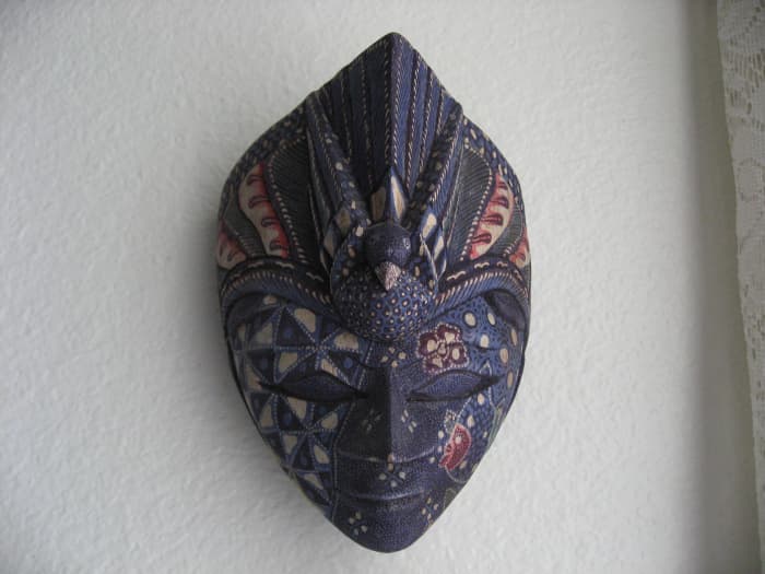 I saw many of these typical souvenir masks at shops in Bali. They were beautifully carved and painted. But I couldn't find a mask maker who would teach me how.