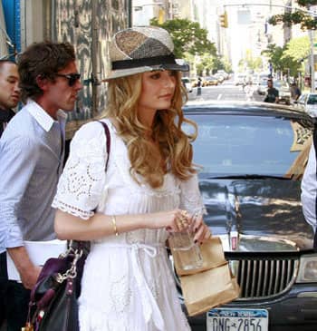 Go for a spring look. There's nothing more chic than super white summer frocks & shorts paired with a straw fedora! Viva la sun!