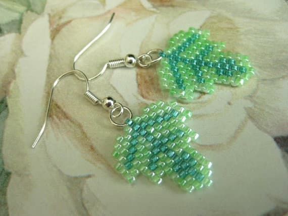 Petite Leaf Beadwoven Peyote Earrings: Use a contrasting color to create veins for your leaves.