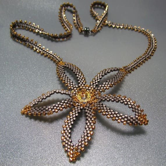 Snowdrop Necklace: This necklace combines a peyote flower with a herringbone rope.