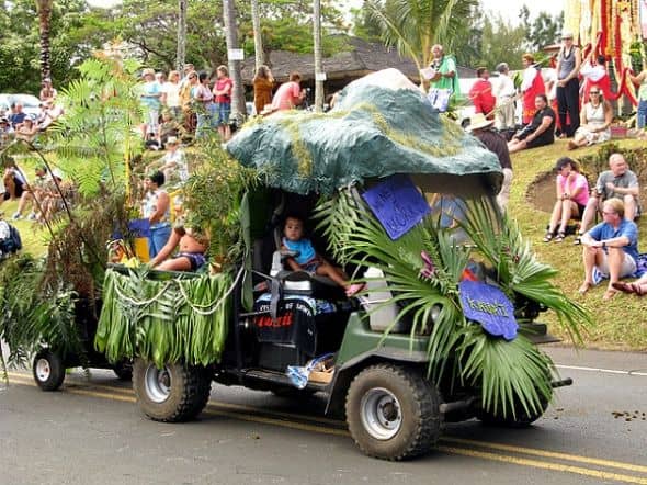Menehune at Work - Pony Pooper Scooper - King Kamehameha Day Parade from Kaua'i. Keeping Hawaii Clean!
