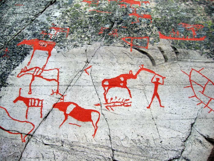 The oldest petroglyphs in Alta Norway are from circa 4200 BC, and the area was probably in use until 500 BC. In all, 6.300 petroglyphs have been documented in the several places in Alta.