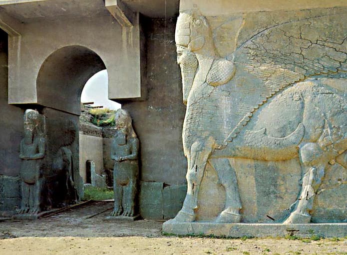 Lamassu statues guarding the palace entrance at Nimrud. This photo is believed to date from 2007; 8 years later, ISIL destroyed this historic city