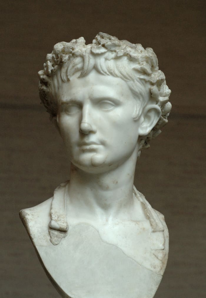 Bust of Augustus, wearing the Civic Crown. Glyptothek, Munich. This bust depicts the Emperor Augustus shows him wearing the Civic Crown or commonly known as the "Corona Civica". It had the most valued honors among the Ancient Roma