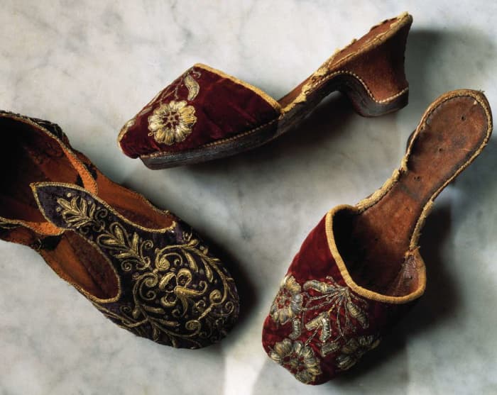 Backless pumps or mules of the 1600s