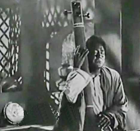 An excellent example of Raag Ahir Bhairav. It has two versions, the first one by S.D. Batish (featured on Kanhaiya Lal) followed by the main version featured on Ashok Kumar.