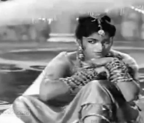 One of the greatest classical songs of Bollywood, this combines a great rendition with a mesmerizing dance performance by a dancer, who was not even credited!