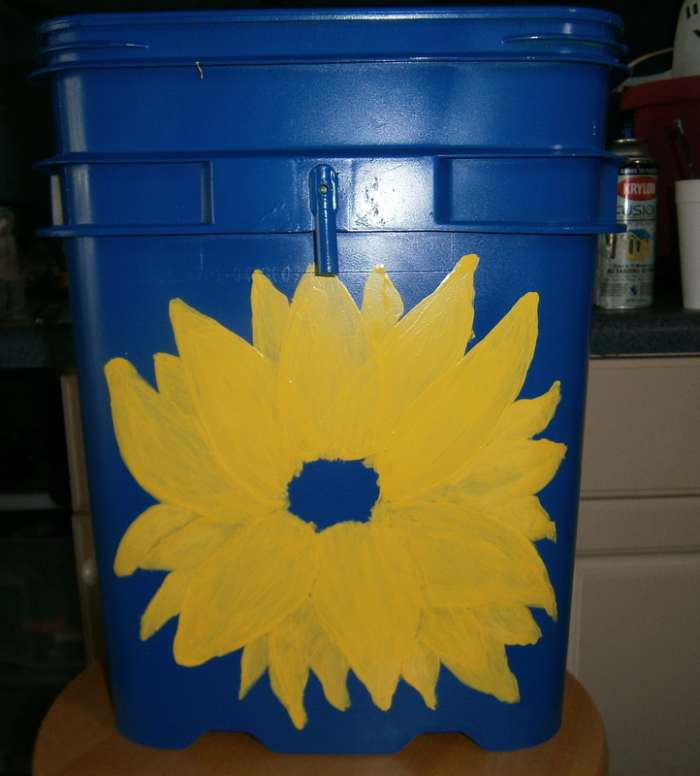 How To Make A Decorated Flower Pot From A Cat Litter Bucket