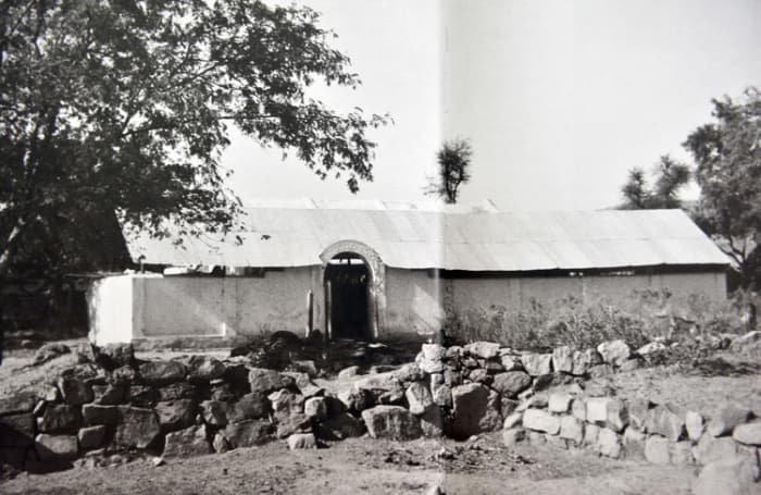 This was the first mandir along with an extension that was built to accommodate the increasing number of devotees that began to throng Puttaparthi.