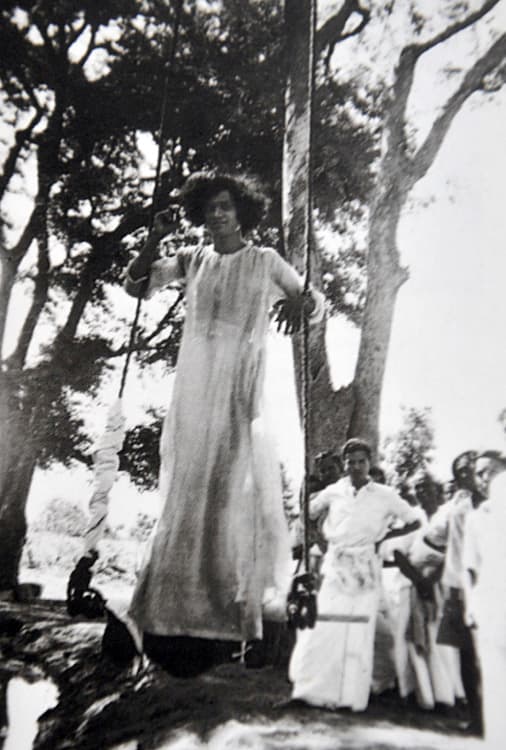 Swami often went for picnics in the forests around Puttaparthi. There, the devotees delighted in swinging Him. There are several miraculous experiences related to the swing too.
