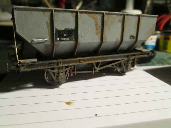 Lightly weathered wagon, perhaps recently out-shopped after maintenance and a paint job. Less obvious is the oil stain around the brake linkage (Humbrol Wash)