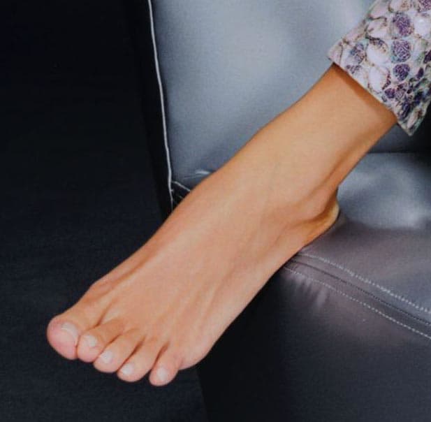 Celebrity Feet Photos: Whose Famous Toes Are These? - HubPages